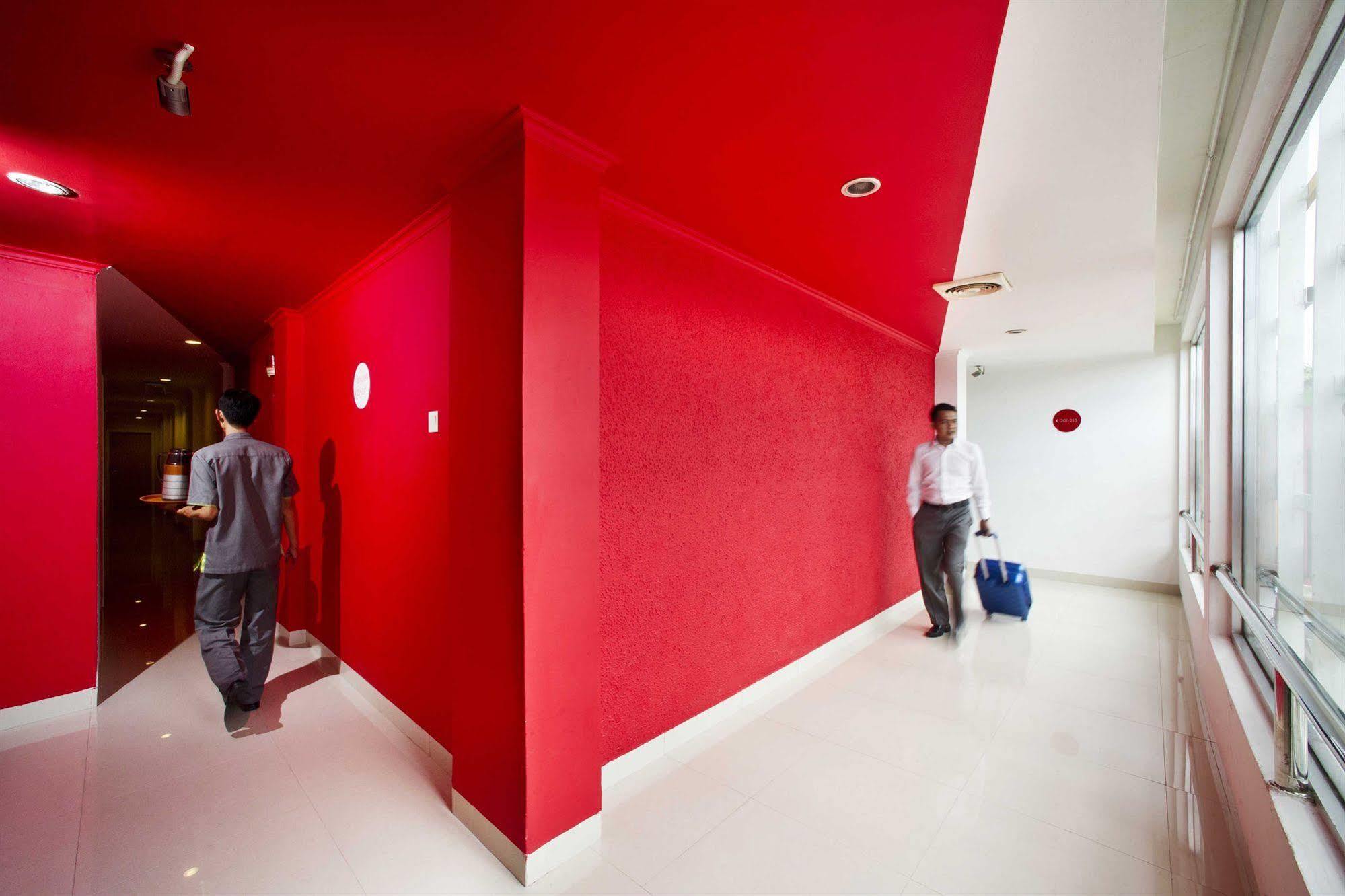Zuri Express Hotel 2*